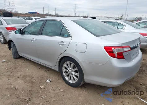 2014 Toyota Camry Xle z USA, uszkodzony, nr VIN 4T1BF1FK2EU826110